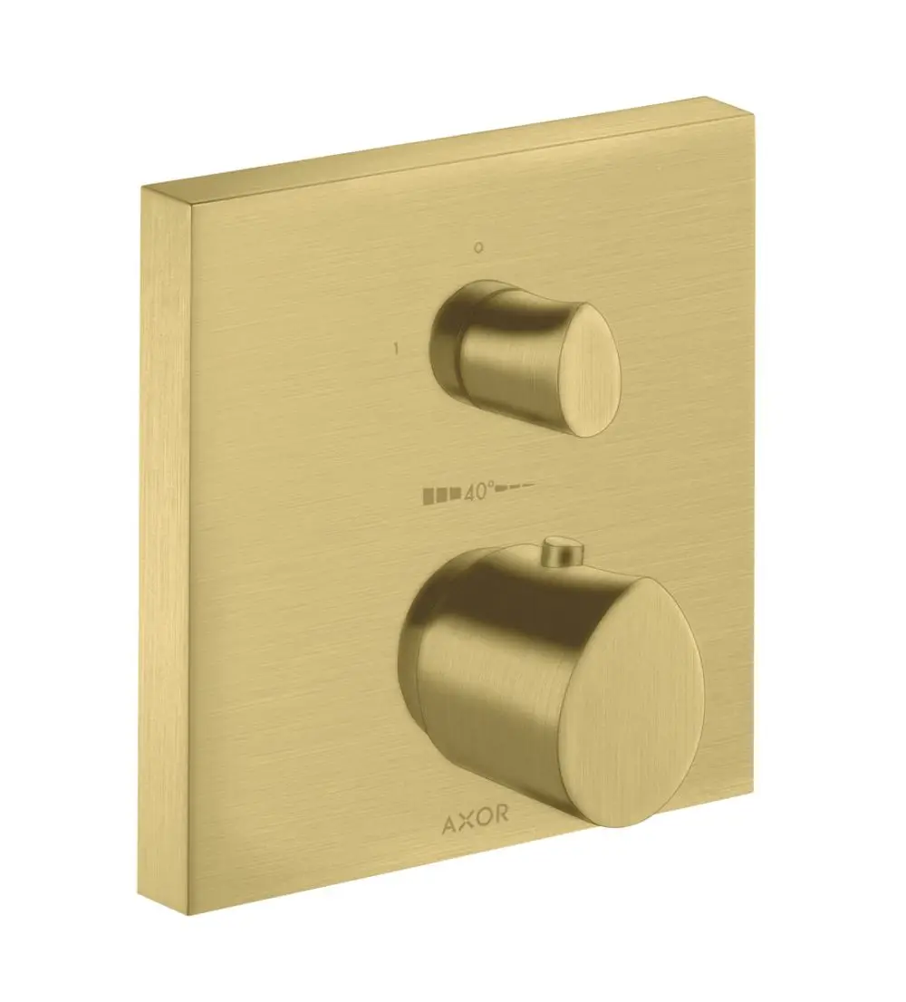 Thermostat und Absperrventil von AXOR in brushed Brass, montiert auf einer rechteckigen Wandplatte mit zwei Drehreglern zur Temperatur- und Strömungsregulierung.